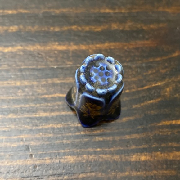 Vintage Lindner Handarbeit Cobalt Blue Gold Floral Porcelain Thimble W Germany - Picture 3 of 4
